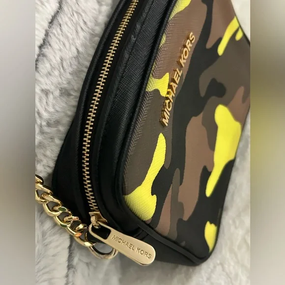 💛 Authentic Michael Kors Jet Set Camo Crossbody🧡 - Picture 2 of 5
